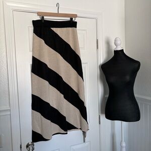 Elegant Black and Cream Striped Knit Skirt 2XL